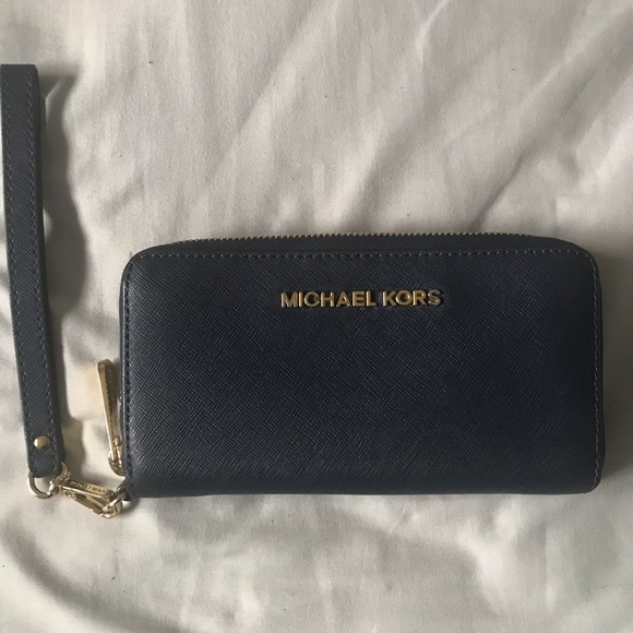 Michael Kors Accessories - Michael Kors Jet Set Wallet/Wristlet Michael Kors Accessories - Michael Kors Jet Set Wallet/Wristlet